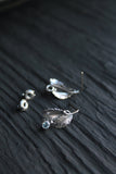 Stud earrigs with leaves and tiny gems