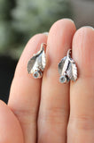 Stud earrigs with leaves and tiny gems